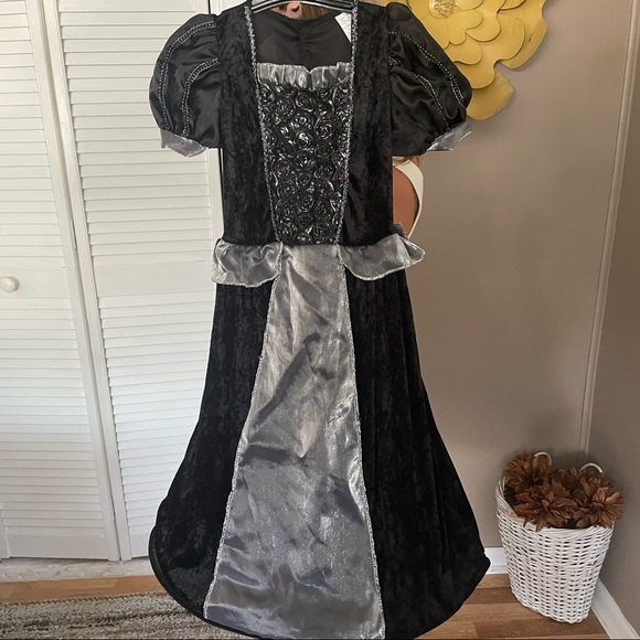 Witch Costume Girls Good Nice Evil Witch Vampire Size M 6/8 Black Silver - Picture 3 of 8